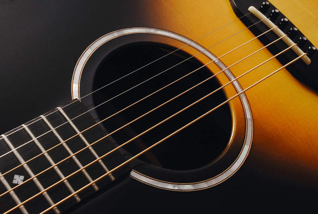 The D300A boasts quality sunbursting and a pearl rosette.